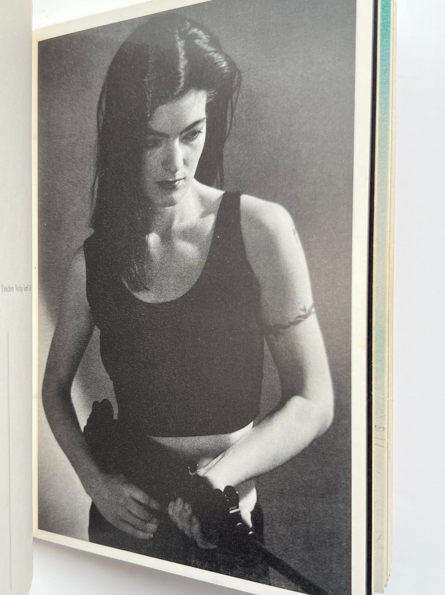 NEW YORK GIRLS RICHARD KERN 30 POSTCARDS