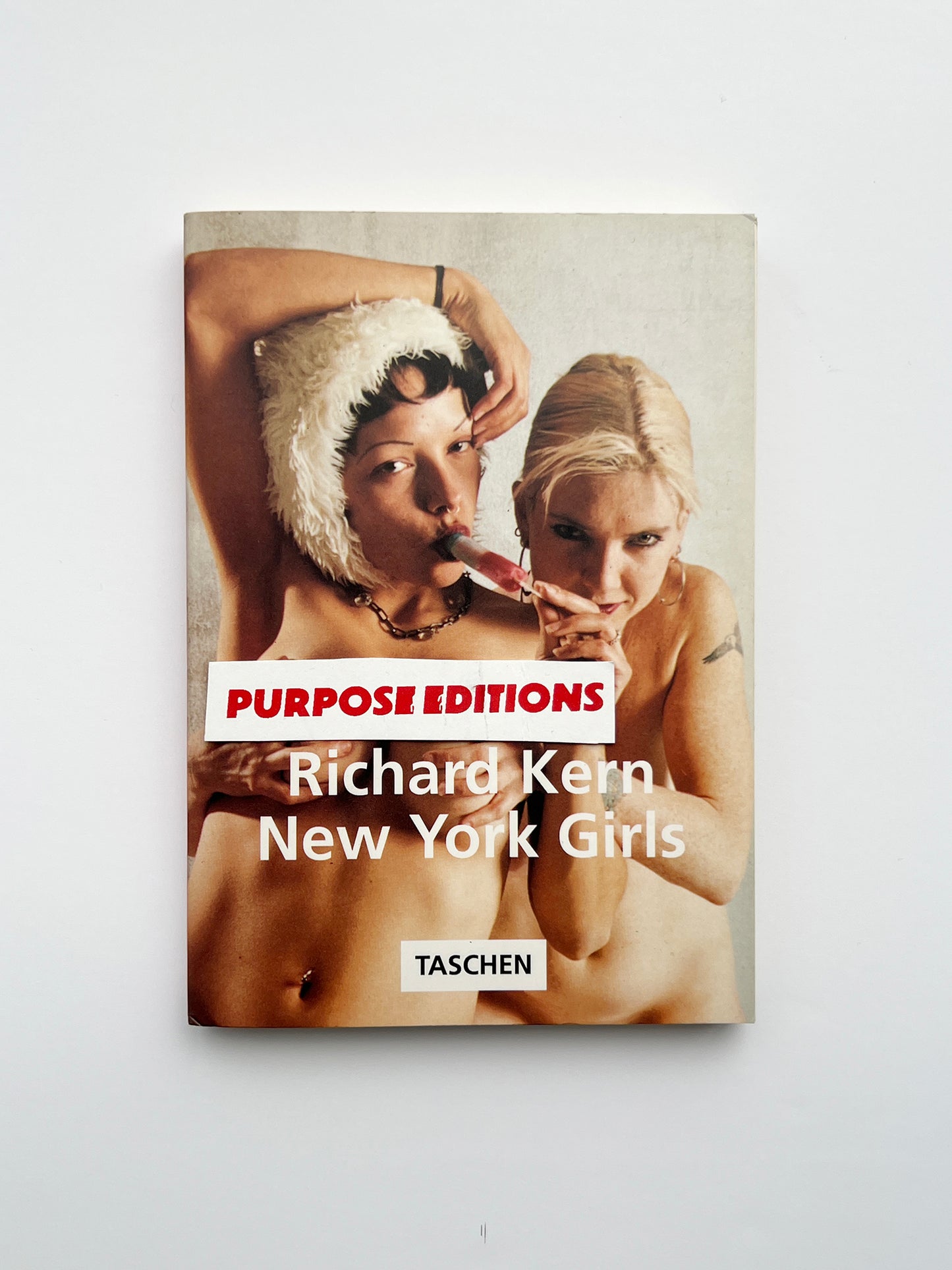 NEW YORK GIRLS RICHARD KERN 30 POSTCARDS