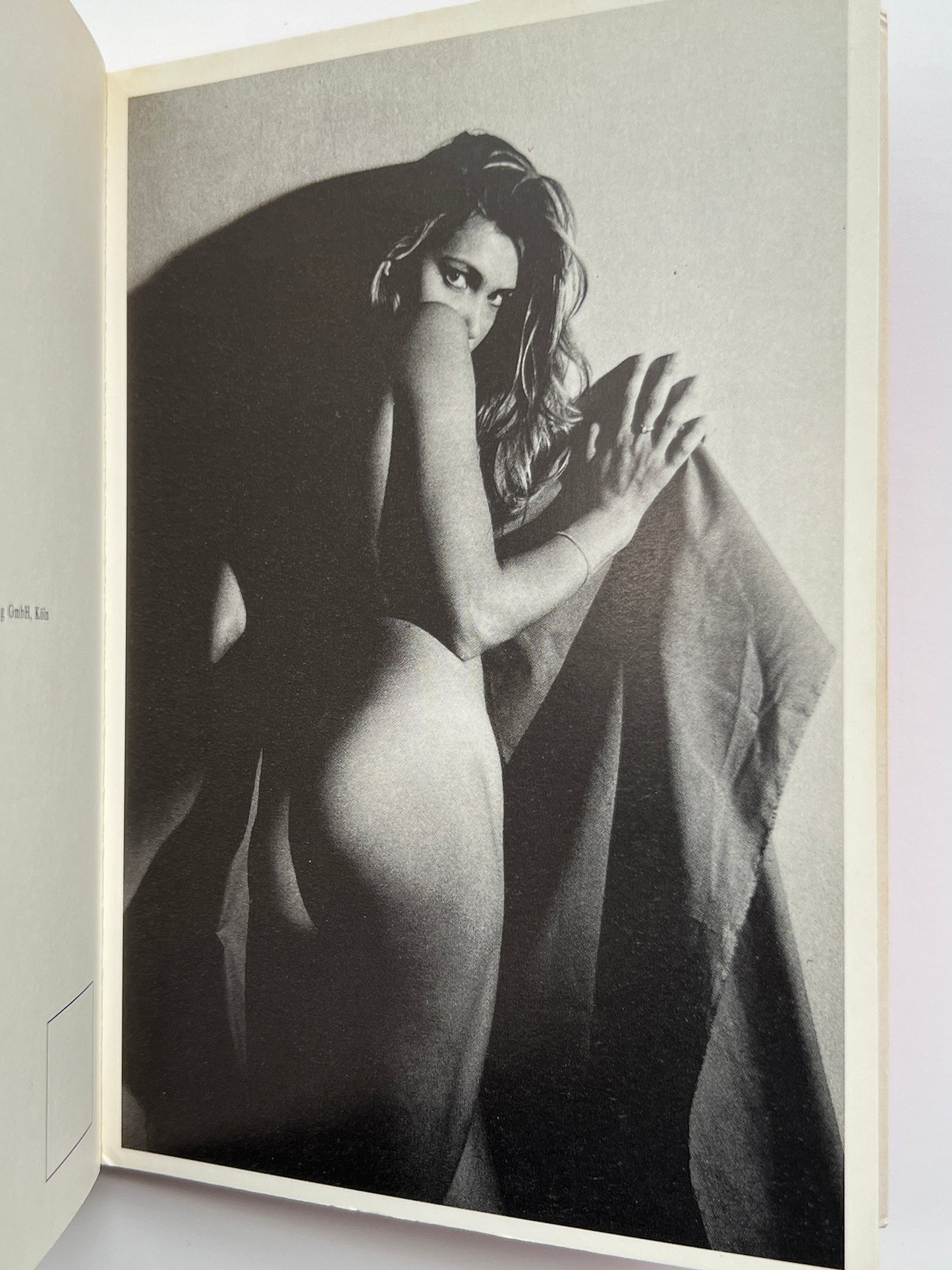 NEW YORK GIRLS RICHARD KERN 30 POSTCARDS