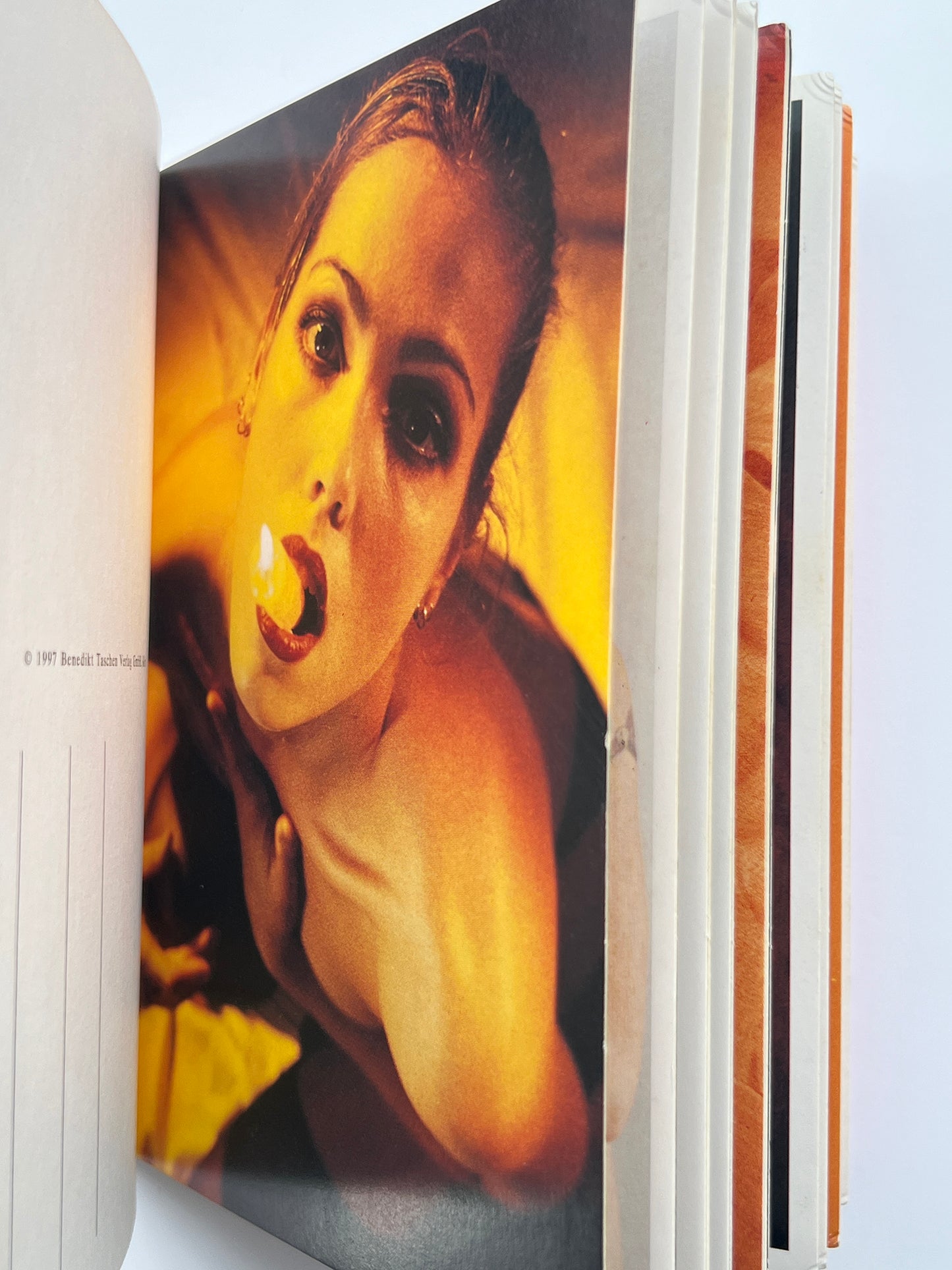 NEW YORK GIRLS RICHARD KERN 30 POSTCARDS
